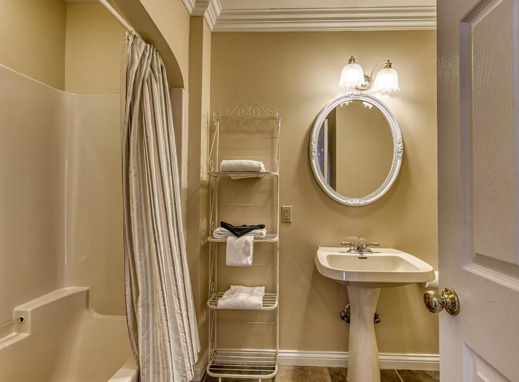 Ober Hideaway, Hot Tub, Wifi, 1089 Free Tickets Each Paid Day, Dollywood And More Gatlinburg Bagian luar foto
