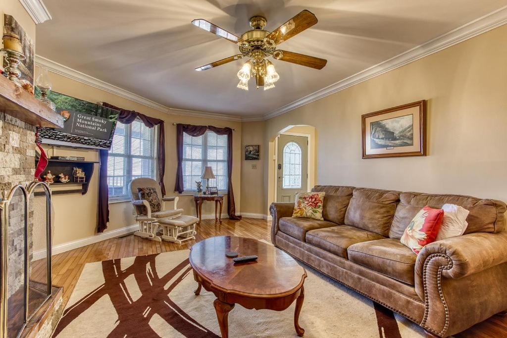 Ober Hideaway, Hot Tub, Wifi, 1089 Free Tickets Each Paid Day, Dollywood And More Gatlinburg Bagian luar foto