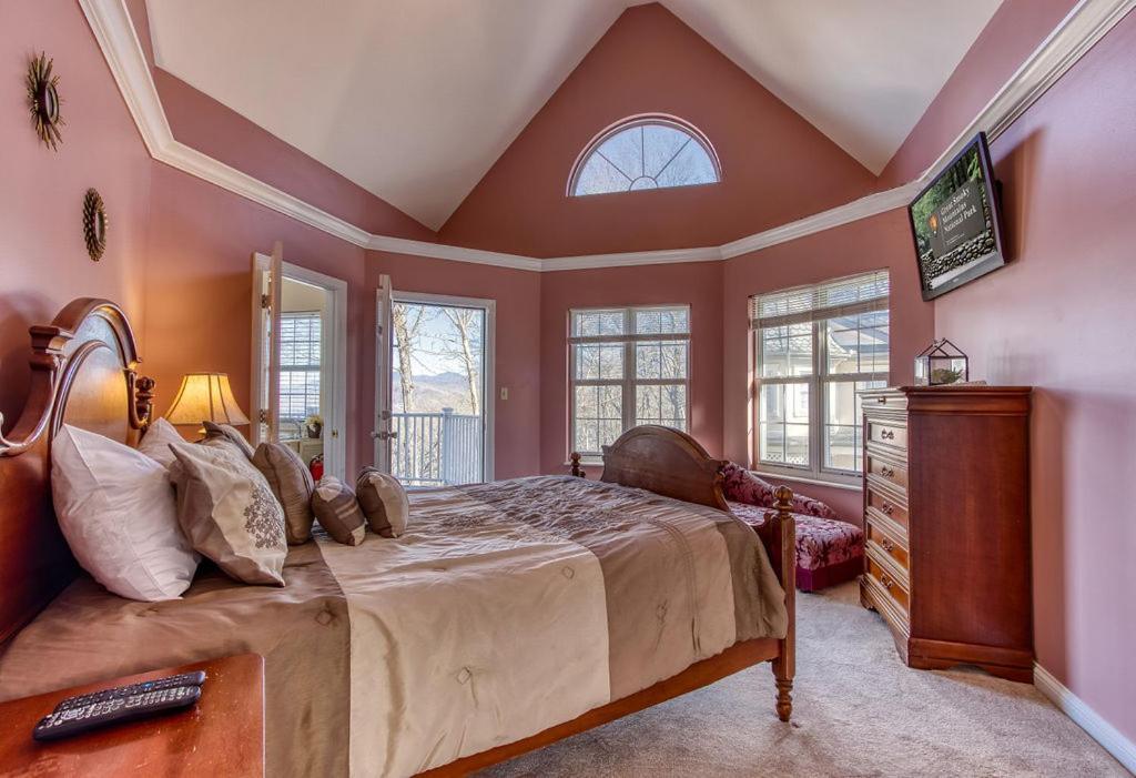 Ober Hideaway, Hot Tub, Wifi, 1089 Free Tickets Each Paid Day, Dollywood And More Gatlinburg Bagian luar foto