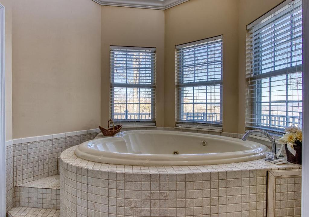 Ober Hideaway, Hot Tub, Wifi, 1089 Free Tickets Each Paid Day, Dollywood And More Gatlinburg Bagian luar foto